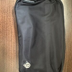 lululemon crossbody 1 L bag